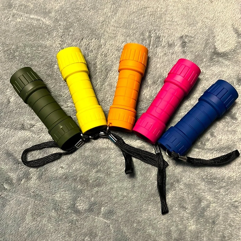 5 High quality mini Flashlights/Batteries come included and all of work perfectl